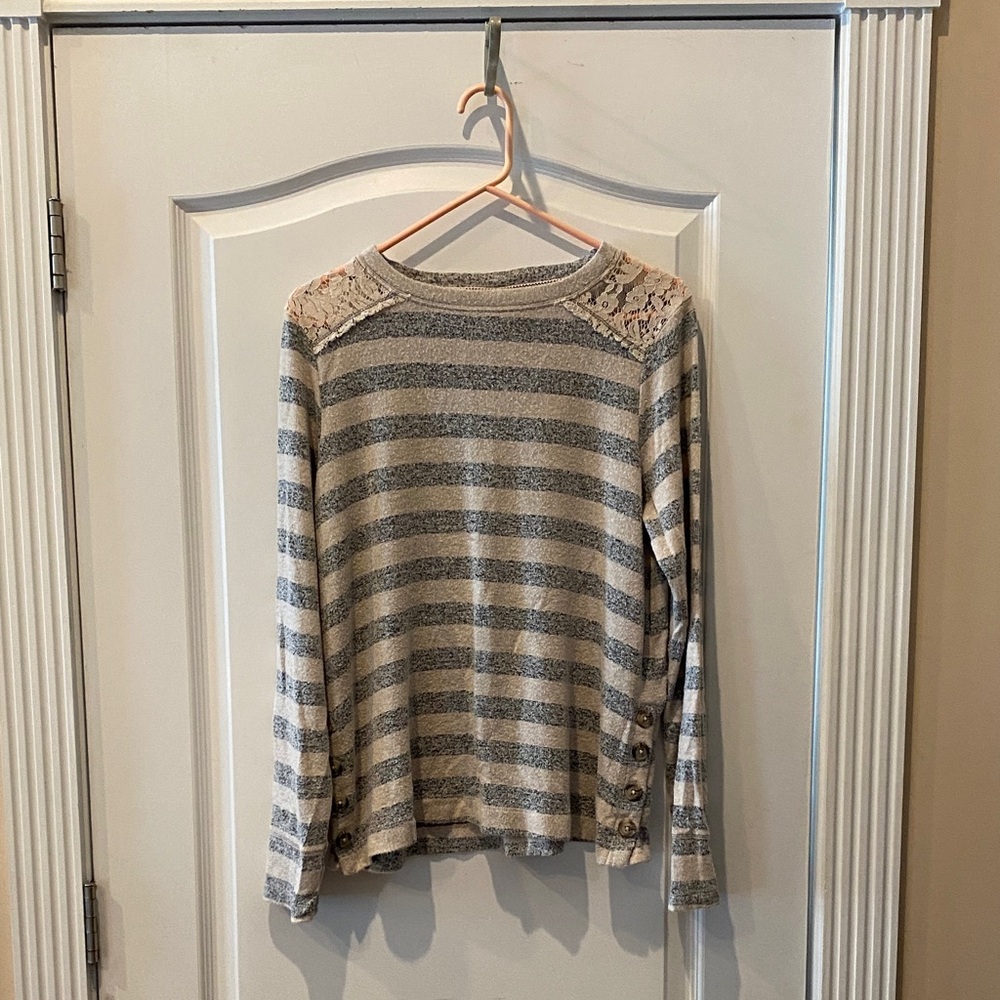 Knox Rose Gray and Beige Knit Top with Lace Trim and Button Detail